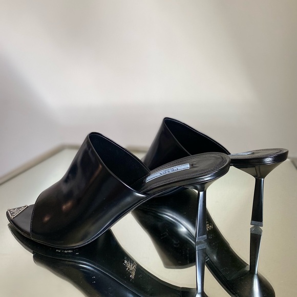 Like new Prada Brushed Leather Pointy-toe Sandal 40.5 $1,295 - Picture 11 of 15